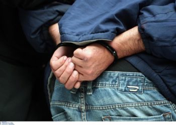 Έκρυβαν 3 πιστόλια και περισσότερα από 27 κιλά λαθραίου καπνού – Συλλήψεις στη Χαλκιδική