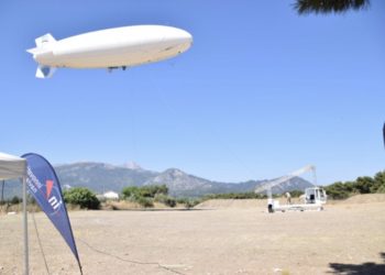 Στον “αέρα” το ζέπελιν που έδωσε η Frontex στο Λιμενικό Σώμα για τα θαλάσσια σύνορα