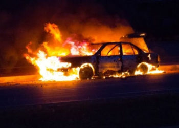 Αυτοκίνητο τυλίχτηκε στις φλόγες στο Ηράκλειο