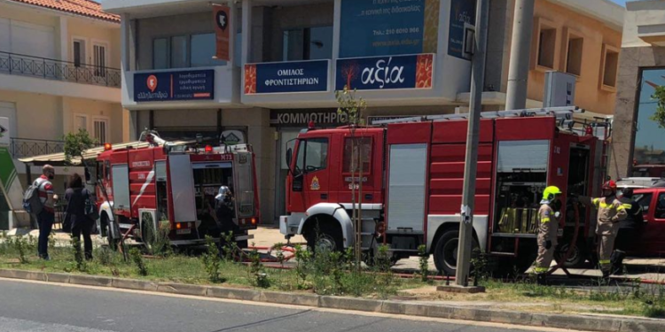 Φωτιά σε αρτοποιείο στον Γέρακα (ΒΙΝΤΕΟ & ΦΩΤΟ)