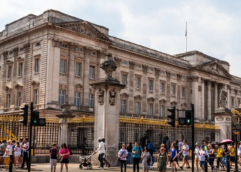 Συνελήφθη άνδρας που προσπάθησε να εισβάλει στα Ανάκτορα του Μπάκιγχαμ