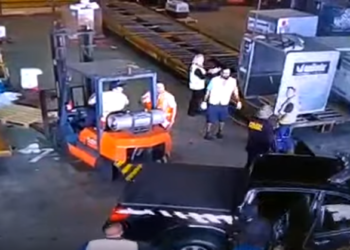 Μεταμφιέστηκαν σε αστυνομικούς και άρπαξαν 750 κιλά χρυσό αξίας 40 εκατομμυρίων δολαρίων (ΒΙΝΤΕΟ)