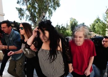 Σε δίκη μητέρα και κόρη για την δολοφονία του νεογέννητου βρέφους στη Πετρούπολη