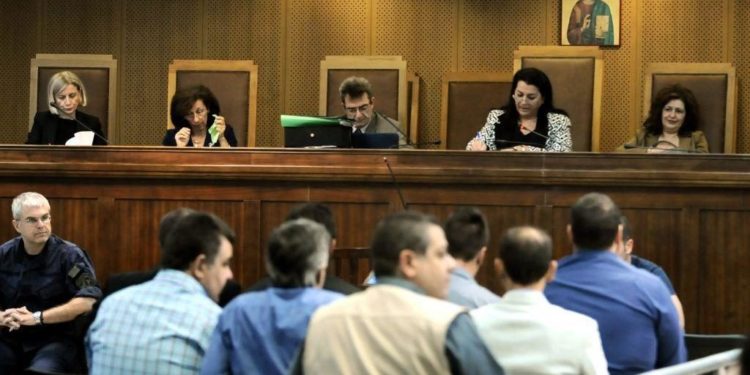 Φραστικές αντεγκλήσεις με το τέλος της σημερινής διαδικασίας στη δίκη για την υπόθεση της Χ.Α.