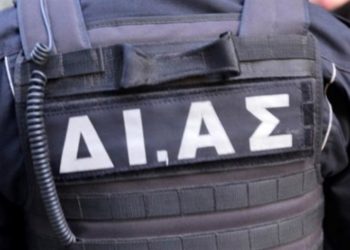 Αστυνομικός εκτός υπηρεσίας έπιασε τον διαρρήκτη με τα χρυσαφικά στα χέρια