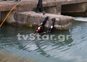 Δύτες της 1ης ΕΜΑΚ στο κανάλι του Μόρνου για τον 22χρονο εργάτη γης (BINTEO)