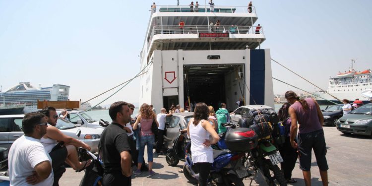 Αυξημένη η κίνηση στα μεγάλα λιμάνια της Αττικής