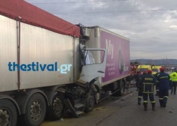 Σύγκρουση δύο φορτηγών στην εθνική οδό Θεσσαλονίκης – Αθηνών