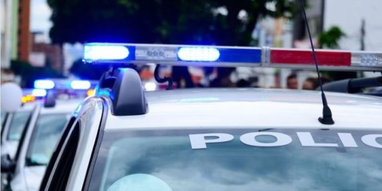 Μέσα σε Ι.Χ. επιβατικό στρίμωξαν 10 αλλοδαπούς για να τους μεταφέρουν παράνομα