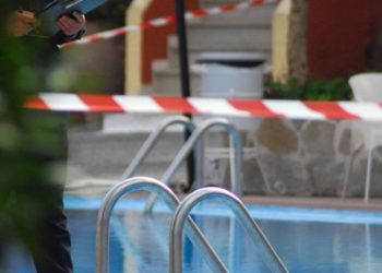 Ρόδος: Να αποδοθούν ευθύνες σε όλους για τον θάνατο των δύο κοριτσιών στην πισίνα ξενοδοχείου, ζητά ο πατέρας