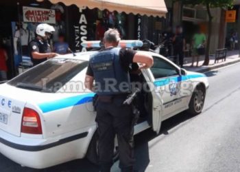 Λαμία: Η κάμερα την «έπιασε» να κλέβει το κινητό (βίντεο)