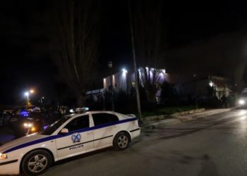 «Γάζωσαν» με σφαίρες αυτοκίνητο εταιρείας ξηρών καρπών στον Χολαργό