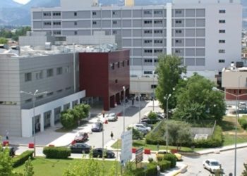 Τα νεότερα της κατάστασης της υγείας της τουρίστριας που έπεσε από μπαλκόνι ξενοδοχείου στην Πάτρα