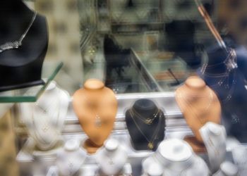 Ληστεία σε κοσμηματοπωλείο στην Πάτρα – Φίμωσαν τον ιδιοκτήτη αλλά έπεσαν πάνω σε αστυνομικό