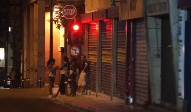Εξαρθρώθηκε εγκληματική οργάνωση σεξουαλικής εκμετάλλευσης γυναικών μέσω οίκων ανοχής στο κέντρο της Αθήνας