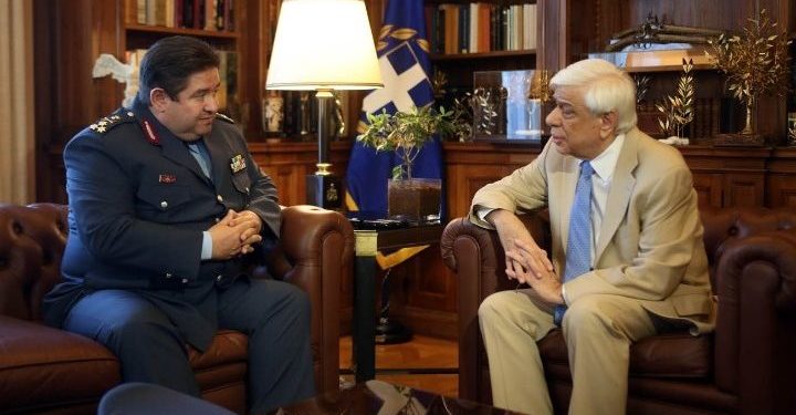 Ο ΠτΔ κατά τη συνάντηση με τον αρχηγό της ΕΛ.ΑΣ.: Πολύ σημαντικό αγαθό η διασφάλιση της Δημόσιας Τάξης