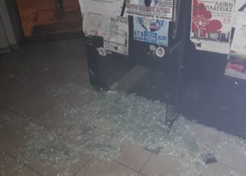 Επεισόδια στην έδρα του Ρουβίκωνα στην πλατεία Εξαρχείων – Φωτογραφίες