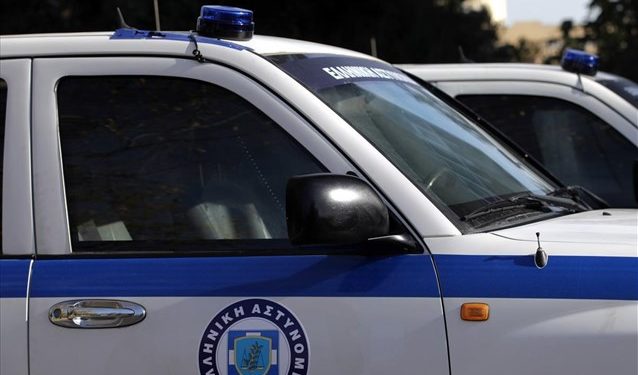 Αγόραζαν αυτοκίνητα με πλαστά αποδεικτικά εμβασμάτων και στη συνέχεια τα μεταπουλούσαν