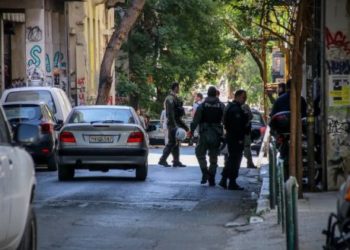 Επιχείρηση της Δίωξης Ναρκωτικών στην πλατεία Εξαρχείων και έξω από το Οικονομικό Πανεπιστήμιο