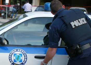 4 διαρρήκτες εισέβαλαν σε σπίτι 19χρονου και τον λήστεψαν
