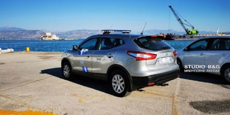 Αυτοκίνητο έπεσε στο λιμάνι του Ναυπλίου – Διασώθηκε ο οδηγός