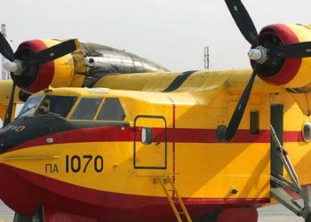 Πτήση αρχηγού ΓΕΑ με αεροσκάφος CL-215 στα μέτωπα της φωτιάς στην κεντρική Εύβοια
