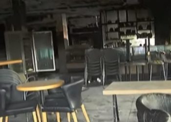 Πυρκαγιά σε φούρνο – καφέ στο Ελληνικό τα ξημερώματα – Αποκλειστικές εικόνες (βίντεο)