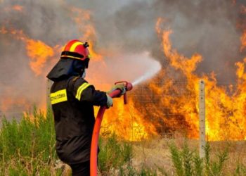 Σε ύφεση η φωτιά στην Κλειτορία Καλαβρύτων