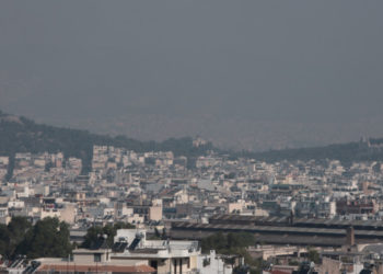 Μέτρα για την προστασία από τον καπνό που έχει σκεπάσει την Αθήνα