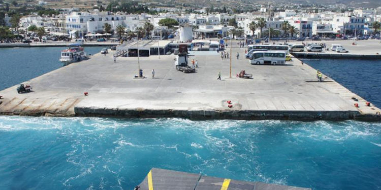 Αποκαταστάθηκε η μηχανική βλάβη στο «Superexpress» στο λιμάνι της Πάρου