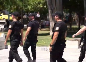 Πάνοπλοι αστυνομικοί στο κέντρο Αθήνας και Θεσσαλονίκης – BINTEO