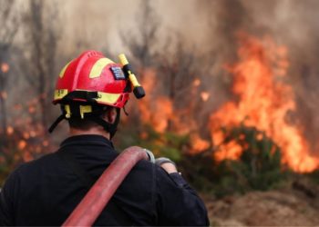 Στο αυτόφωρο ένας 37χρονος και ένας ανήλικος για την πυρκαγιά στο Γιούχτα