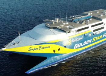 Στην Πάρο λόγω μηχανικής βλάβης παραμένει με 257 επιβάτες το ταχύπλοο «Superexpress»