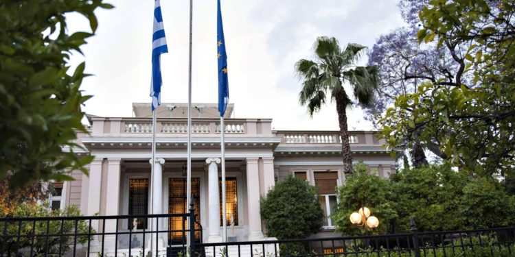 Συνάντηση του πρωθυπουργού με τον Σύμβουλο Εθνικής Ασφαλείας, αντιναύαρχο Αλέξανδρο Διακόπουλο