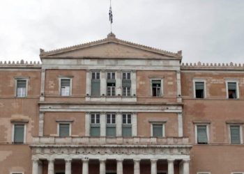 Η φύλαξη του Κοινοβουλίου, στο επίκεντρο συνάντησης Τασούλα-Καραμαλάκη