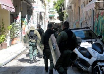 Μεγάλη επιχείρηση της αστυνομίας στα Εξάρχεια – Τρεις προσαγωγές (Φωτογραφίες)