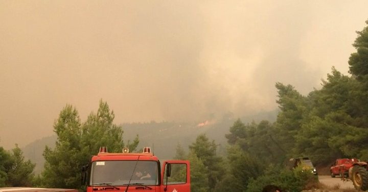 Σε εξέλιξη πυρκαγιά στους Δελφούς Φωκίδας