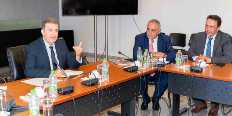 Συνάντηση Χρυσοχοΐδη με το Επαγγελματικό Επιμελητήριο Αθηνών