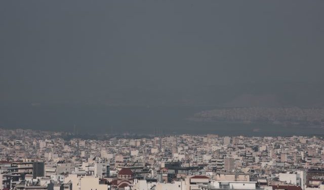Πολύ καλύτερη σήμερα η κατάσταση στο λεκανοπέδιο Αττικής από τον καπνό της πυρκαγιάς στην Εύβοια