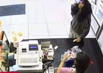 Έβγαινε με άδεια από τη φυλακή και διέπραττε ληστείες με περούκα