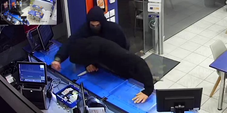 Χειροπέδες στα «μωρά» για τις ληστείες με… κουζινομάχαιρο (ΒΙΝΤΕΟ – ΦΩΤΟ)