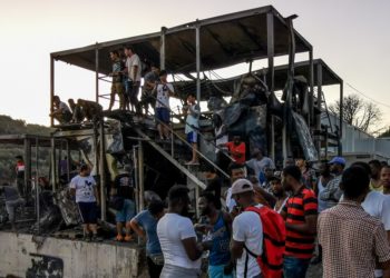 Μία νεκρή γυναίκα ο τραγικός απολογισμός από την πυρκαγιά στη Μόρια – Ήρεμη η κατάσταση σήμερα (BINTEO)