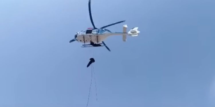 Εντυπωσιακή επίδειξη της ΕΚΑΜ με ελικόπτερο της ΕΛ.ΑΣ στη ΔΕΘ (βίντεο)
