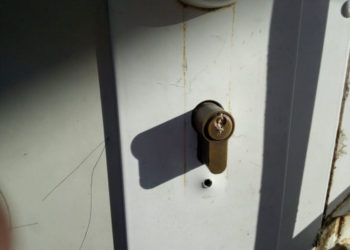 Ηράκλειο: Μπλόκαραν τις πόρτες του σχολείου με οδοντογλυφίδες – Έρευνα από την Αστυνομία