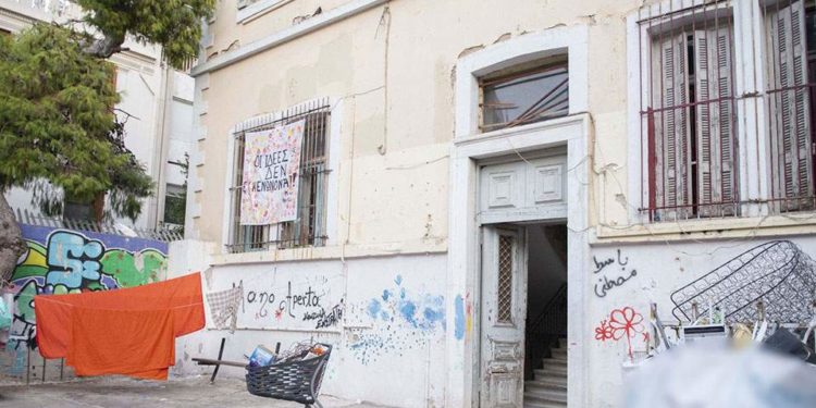 Η συγκλονιστική ιστορία του νεοκλασικού στα Εξάρχεια που εκκενώθηκε από την Αστυνομία