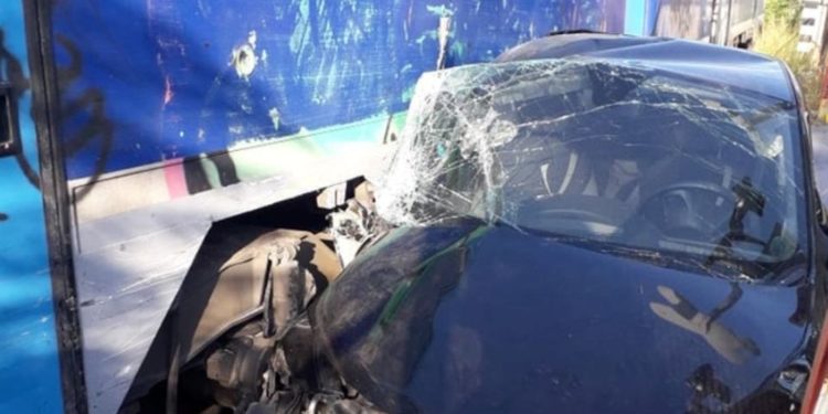 Σύγκρουση αμαξοστοιχίας που εκτελούσε το δρομολόγιο Λάρισα-Βόλος με όχημα