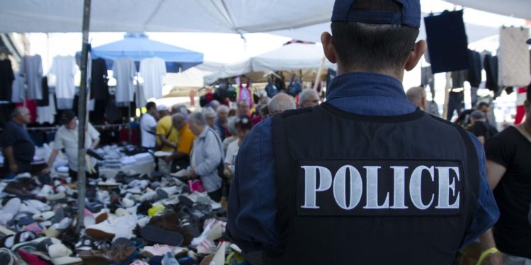 Eπιχείρηση κατά του παρεμπορίου στον Πειραιά