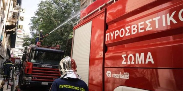 Συναγερμός στην Πάτρα για φωτιά σε σπίτι – Στο νοσοκομείο μία γυναίκα