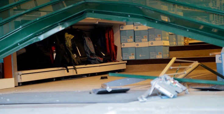 Δύο ακόμη περιστατικά εισβολής με ΙΧ σε καταστήματα στη Ν. Φιλαδέλφεια και τη Ν. Σμύρνη