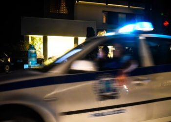 Αστυνομική καταδίωξη τα ξημερώματα στην Ελευσίνα έπειτα από ληστεία